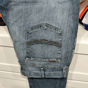 Mens almost new Ariat Straight fit size 44/32
